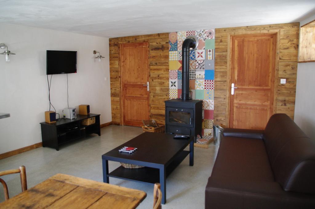 Appartement Dans Chalet De Montagne Bozel Camera foto